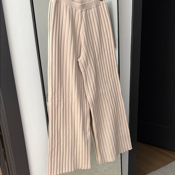 Sleeveless Ribbed Knit Two Piece medium/large set - Picture 6 of 7